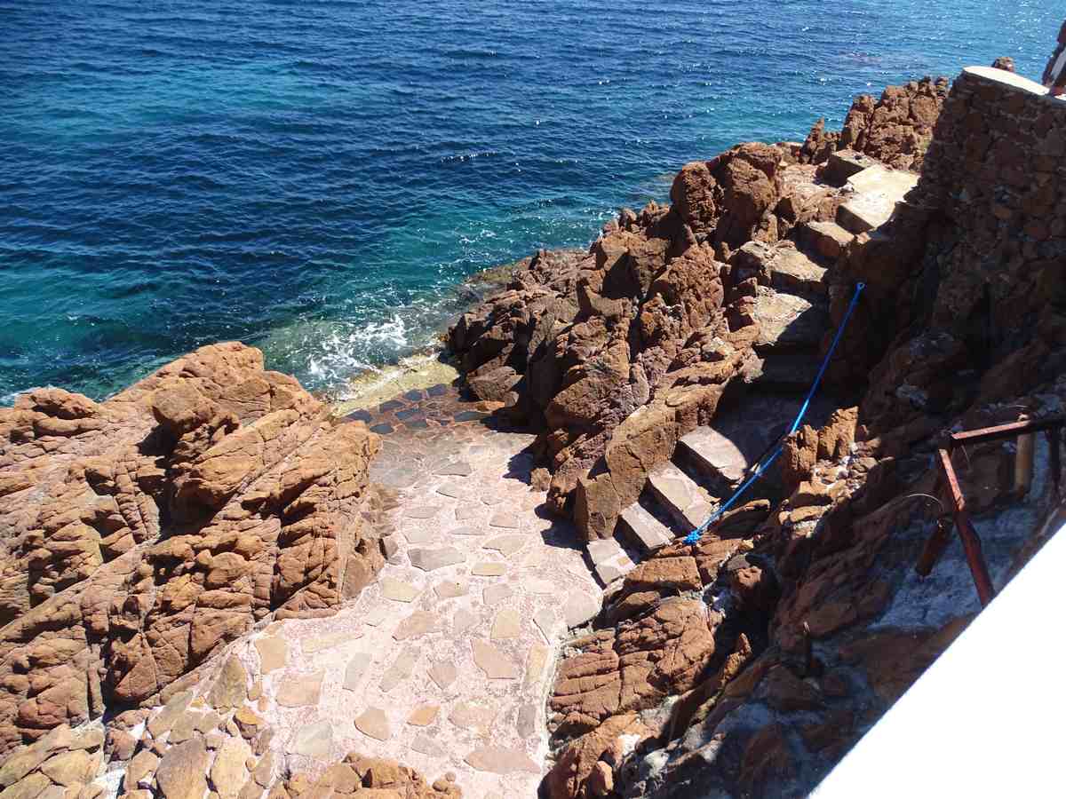 Villa waterfront WATERFRONT, PRIVATE beach, Anthor.