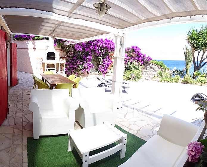 Villa waterfront WATERFRONT, PRIVATE beach, Anthor.